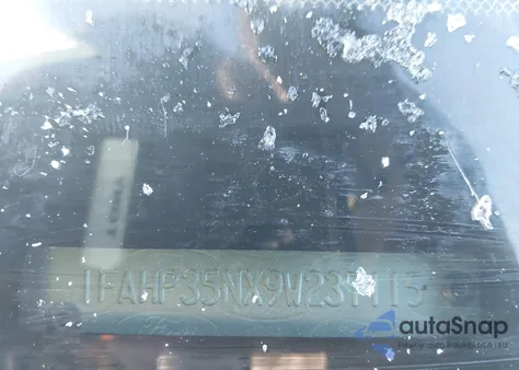 2009 Ford Focus Se z USA, uszkodzony, nr VIN 1FAHP35NX9W237115